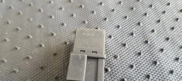 Volvo S40, V40 Other relay MB953382 V23074