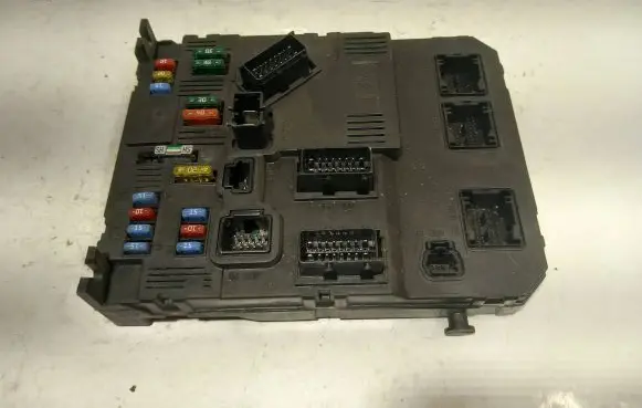 Peugeot 206 Fuse box set 9652474780 S118085220C 747676259