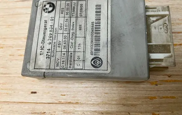 BMW 5 E60 E61 Air suspension control unit module (rear) 6769834