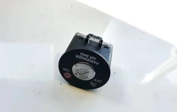 KIA Ceed Passenger airbag on/off switch 