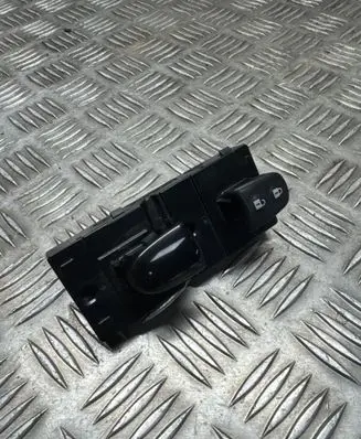 Nissan X-Trail T32 Electric window control switch 