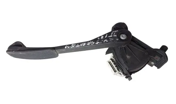 Volvo V70 Accelerator throttle pedal 30636003