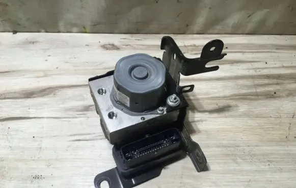 Peugeot 308 ABS Pump 9817627280