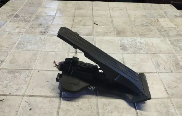 Volkswagen PASSAT B6 Accelerator throttle pedal 1K1721503L 6PV00860000