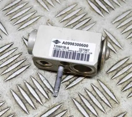 Mercedes-Benz C W205 Air conditioning (A/C) expansion valve A0998300600