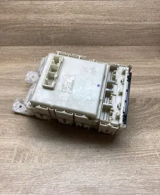 Toyota Prius (XW20) Fuse module 8273047290 806110540 8G151584