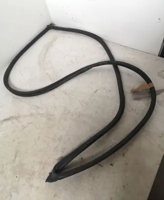 Volkswagen Touareg I Engine compartment rubber 