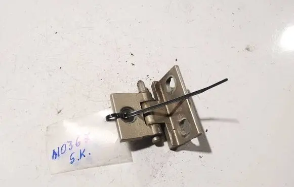Volvo XC70 Rear door lower hinge