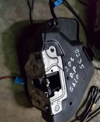 Mercedes-Benz C W203 Rear door lock 2037300235