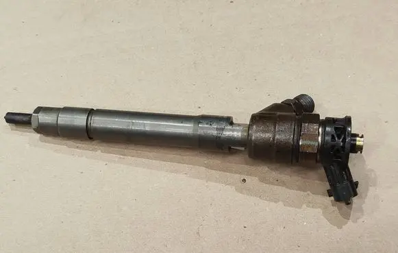 Renault Trafic III (X82) Fuel injector 0445110569 HMLGT2183R