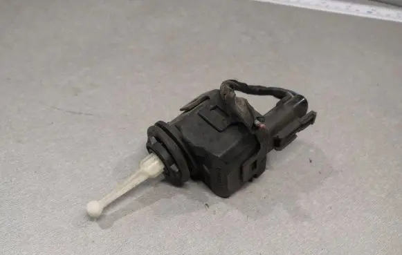 Volvo S40, V40 Headlight level adjustment motor 007878