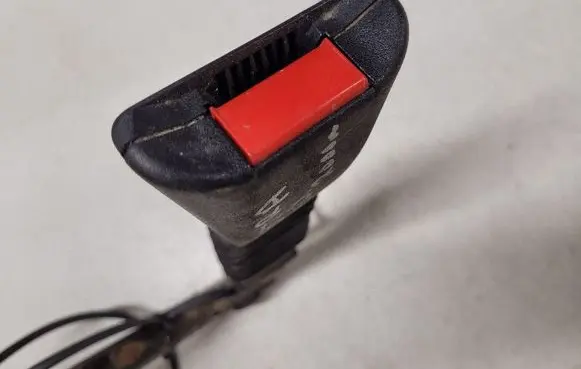 Opel Astra G Front seatbelt buckle 24404441 R9002793975