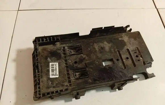 Ford Mondeo MK IV Battery box tray 6g9110723A 6g91-10723-A