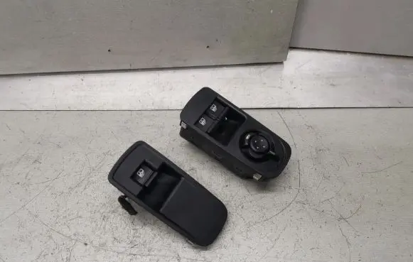 Alfa Romeo Mito Electric window control switch