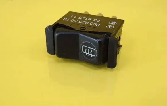 Mercedes-Benz E W124 Windscreen/window heater switch 0008206010