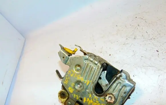 Mercedes-Benz E W124 Front door lock A1247200535 1247200535