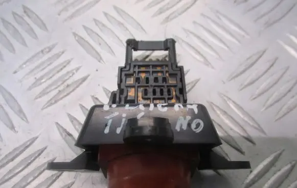Nissan Almera Tino Hazard warning light relay 