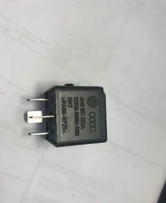 Opel Zafira B Other relay 4H0951253A