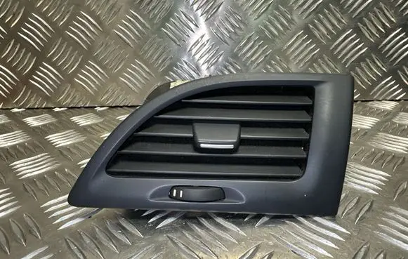 Renault Megane III Dash center air vent grill 1844021