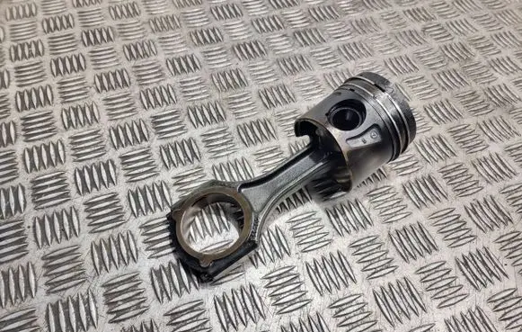 Mercedes-Benz E W212 Piston with connecting rod 65100