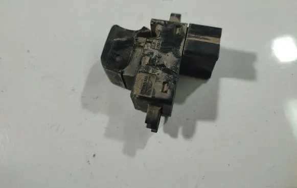Nissan Pathfinder R51 Electric window control switch 25411EA0AA