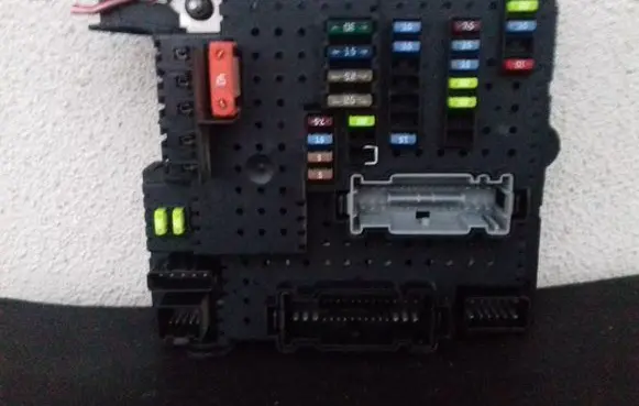 Volvo V70 Fuse module 12217799 8676391