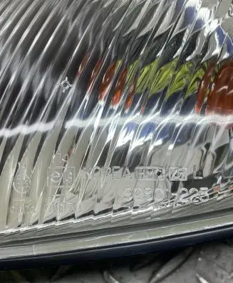 Hyundai Accent Front indicator light