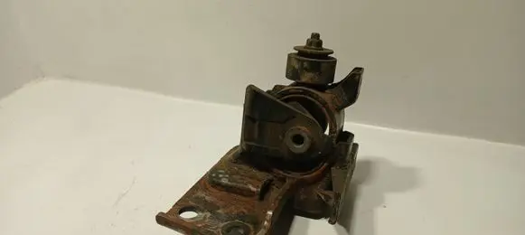 Toyota RAV 4 (XA30) Gearbox mounting bracket