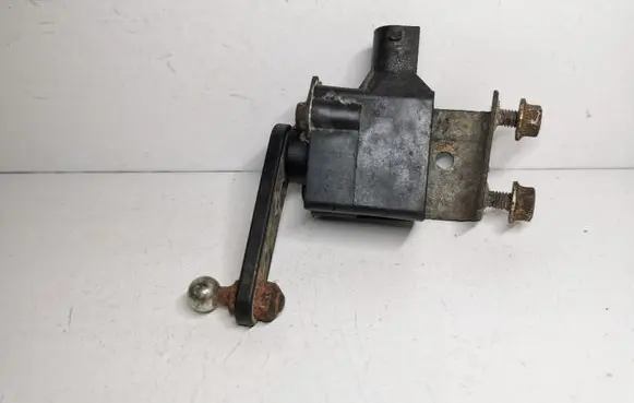 Headlight/headlamp level sensor