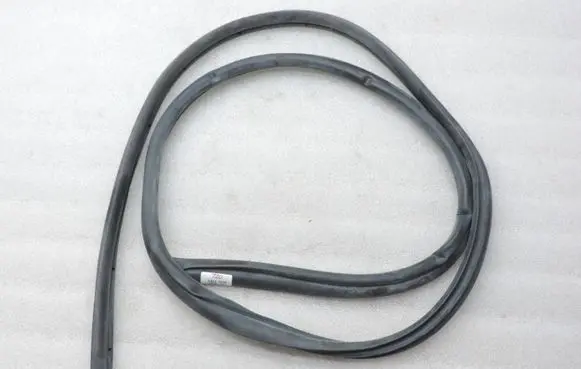 Toyota Yaris Rear door rubber seal (on body) 623320D070