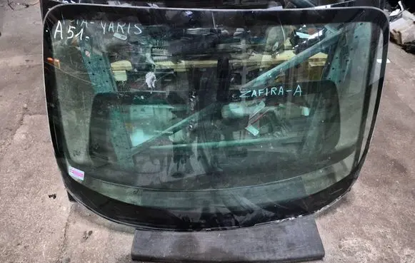 Nissan Juke I F15 Front windscreen/windshield window