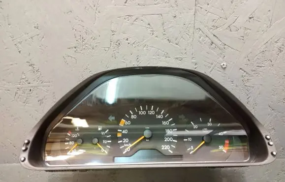 Mercedes-Benz E W210 Speedometer (instrument cluster) 2105401248