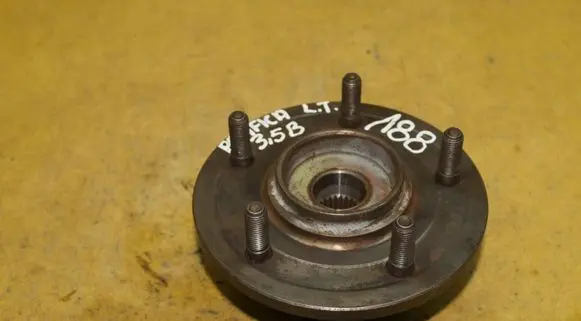 Chrysler Pacifica Rear wheel hub