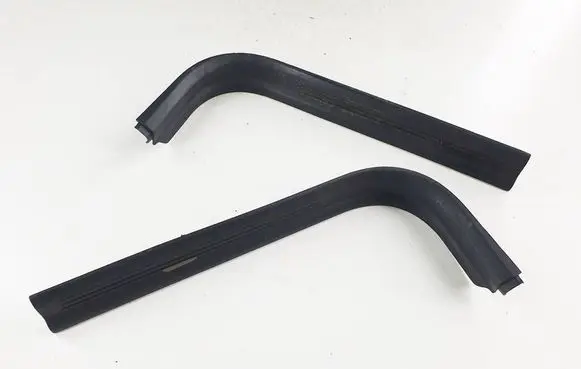 Volvo V50 Foot area side trim 