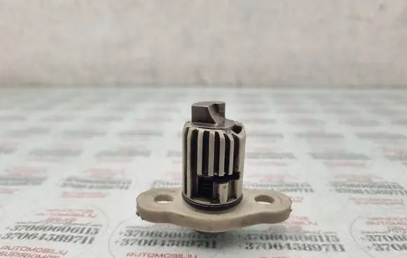 Volkswagen PASSAT B5 Reversing light switch sensor