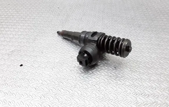 Skoda Octavia Mk2 (1Z) Fuel injector 038130073AG