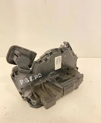 Volkswagen PASSAT B8 Front door lock 5NB837016C