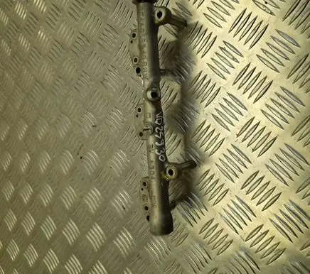 Volkswagen PASSAT B8 Fuel distributor 8665631