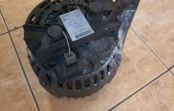 Volvo XC70 Generator/alternator 30658085 0124525060
