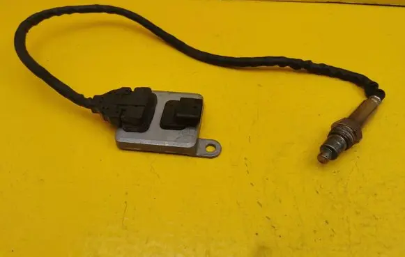 Mercedes-Benz ML W166 Lambda probe sensor A0009057000