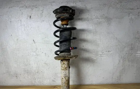 Volkswagen Golf VI Front shock absorber/damper 