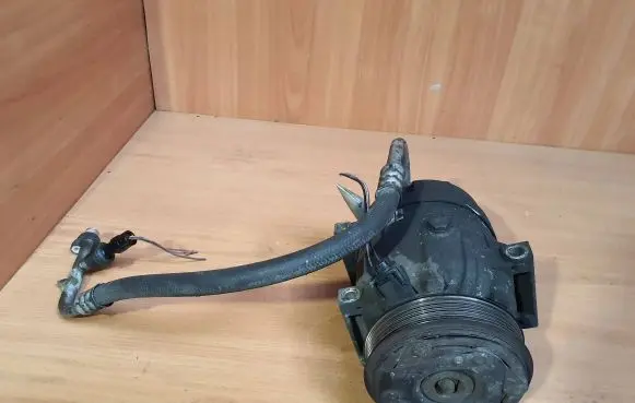 Renault Trafic II (X83) Air conditioning (A/C) compressor (pump) 7700105765