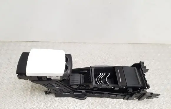 Tesla Model X Center console 1048804-00-A