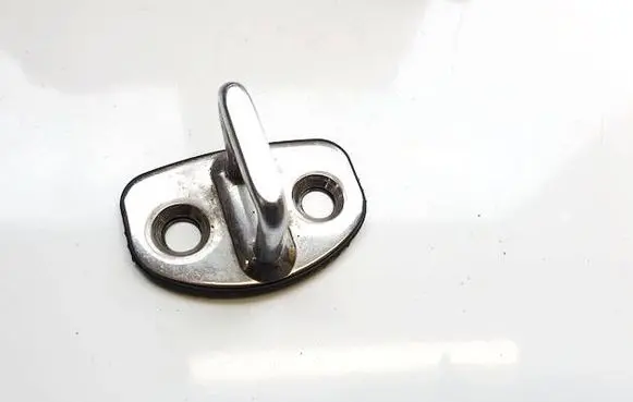 Skoda Octavia Mk2 (1Z) Front door lock loop/hook striker 6Y0837033C
