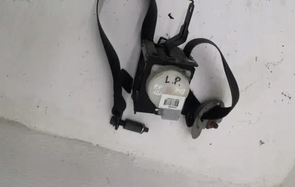 Hyundai Lantra II Front seatbelt 88870-4H100