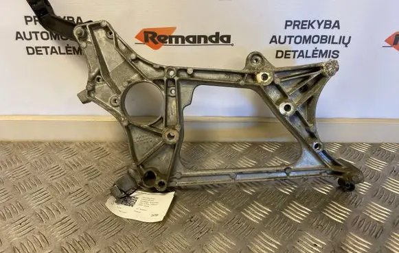 Mercedes-Benz E W212 Generator/alternator bracket A6512012009