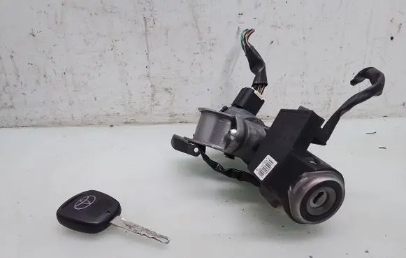Toyota Avensis T250 Ignition lock N0501517