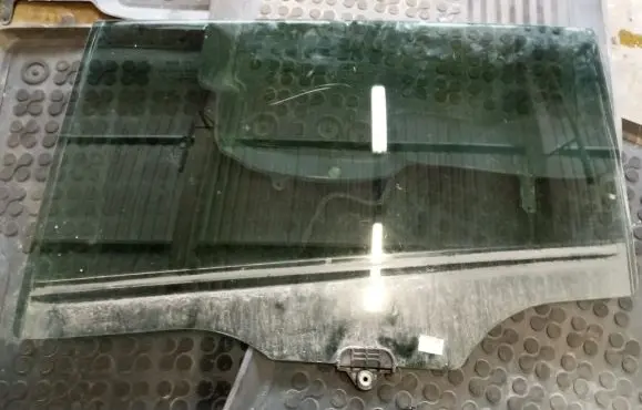 KIA Sportage Rear door window glass 834113U010A