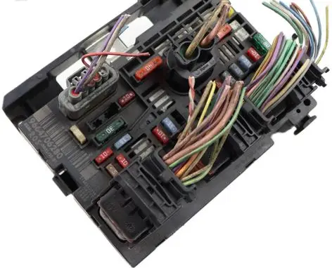Peugeot 308 Fuse module 9664706280