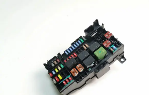 Chevrolet Trax Fuse module 1304241445